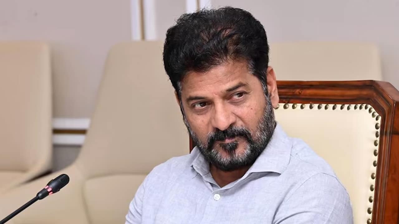 Revanth Reddy : రేవంత్ మ‌రికాస్త సీరియ‌స్‌గా దృష్టి సారించాల్సిందేనా?