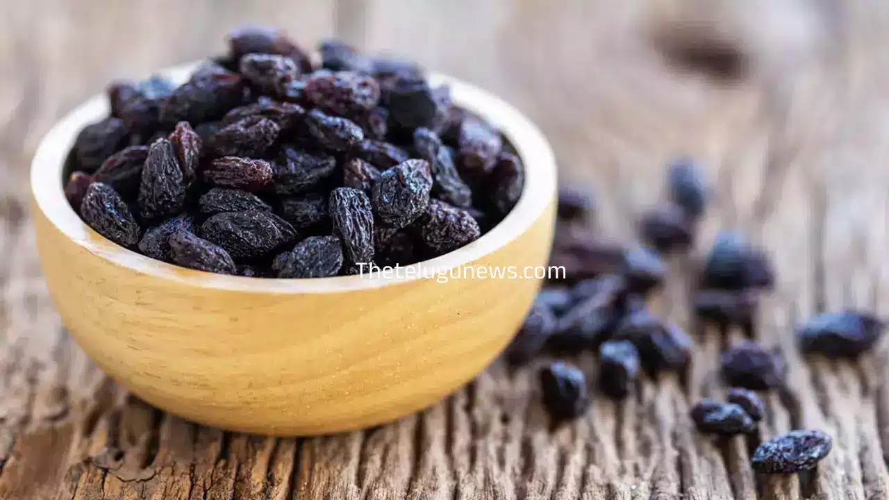 Soaked Raisins : ప్రతిరోజు ఇది తిన్నారంటే... మీరు నిండు నూరేళ్లు బ్రతికేస్తారు... అది ఏమిటో తెలుసా...?