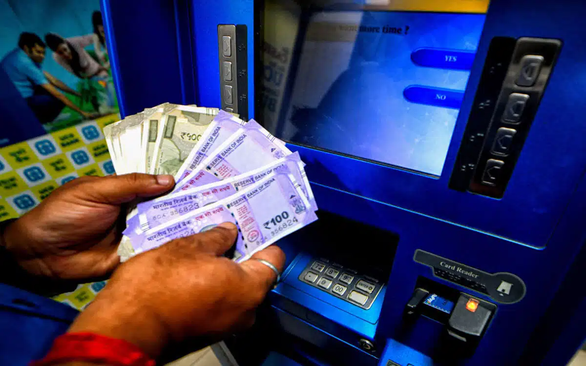 ATM Withdrawals : వినియోగ‌దారుల‌కు షాకిచ్చిన ఆర్‌బిఐ.. ఇక‌పై ఎటిఎం విత్‌డ్రాయల్స్ మ‌రింత ప్రియం