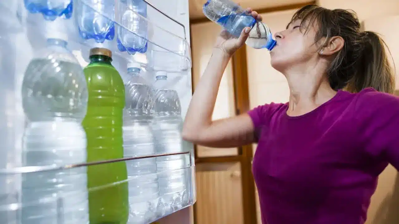 Fridge Water : చెప్పి చెప్పి విసుగు వచ్చేస్తుంది... ఫ్రిడ్జ్ లోని వాటర్ తాగొద్దు... ఎందుకో తెలుసా...?