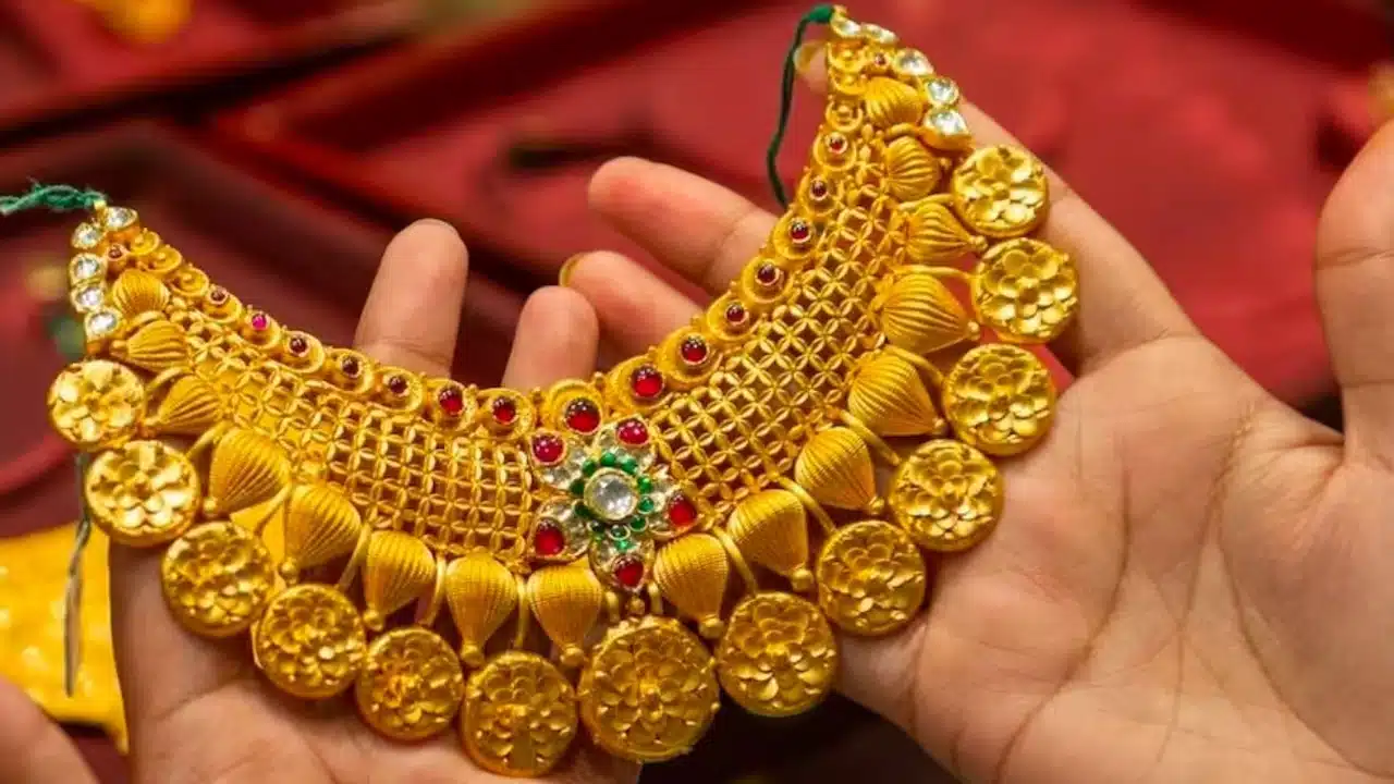 Today Gold Price : ఏప్రిల్ 15  నేటి బంగారం ధరలు.. కొనుగోలు చేసేవారు తప్పక తెలుసుకోండి