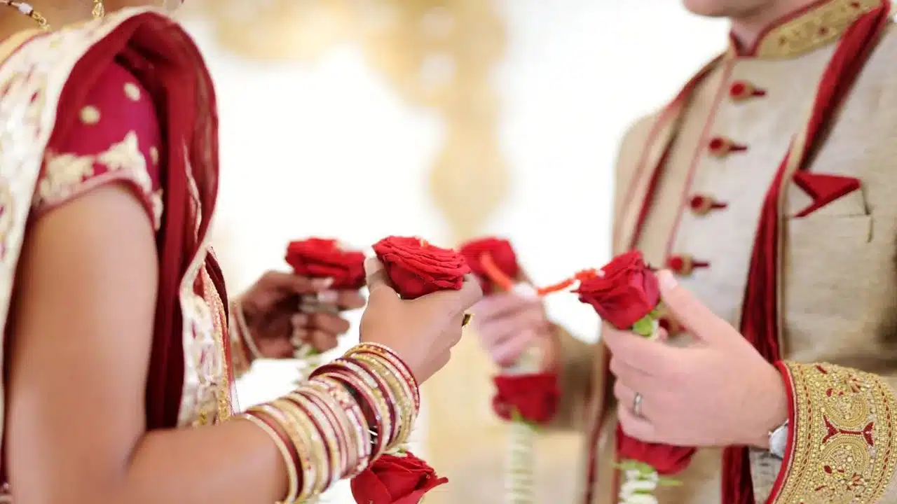 Vastu Tips For Marriage: వివాహం జరిగే ఇంట్లో... పొరపాటున కూడా ఈ వస్తువులను పెట్టారో... ఆ ఇంట, కలహాలు, వాదనలు పెరుగుతాయట...?