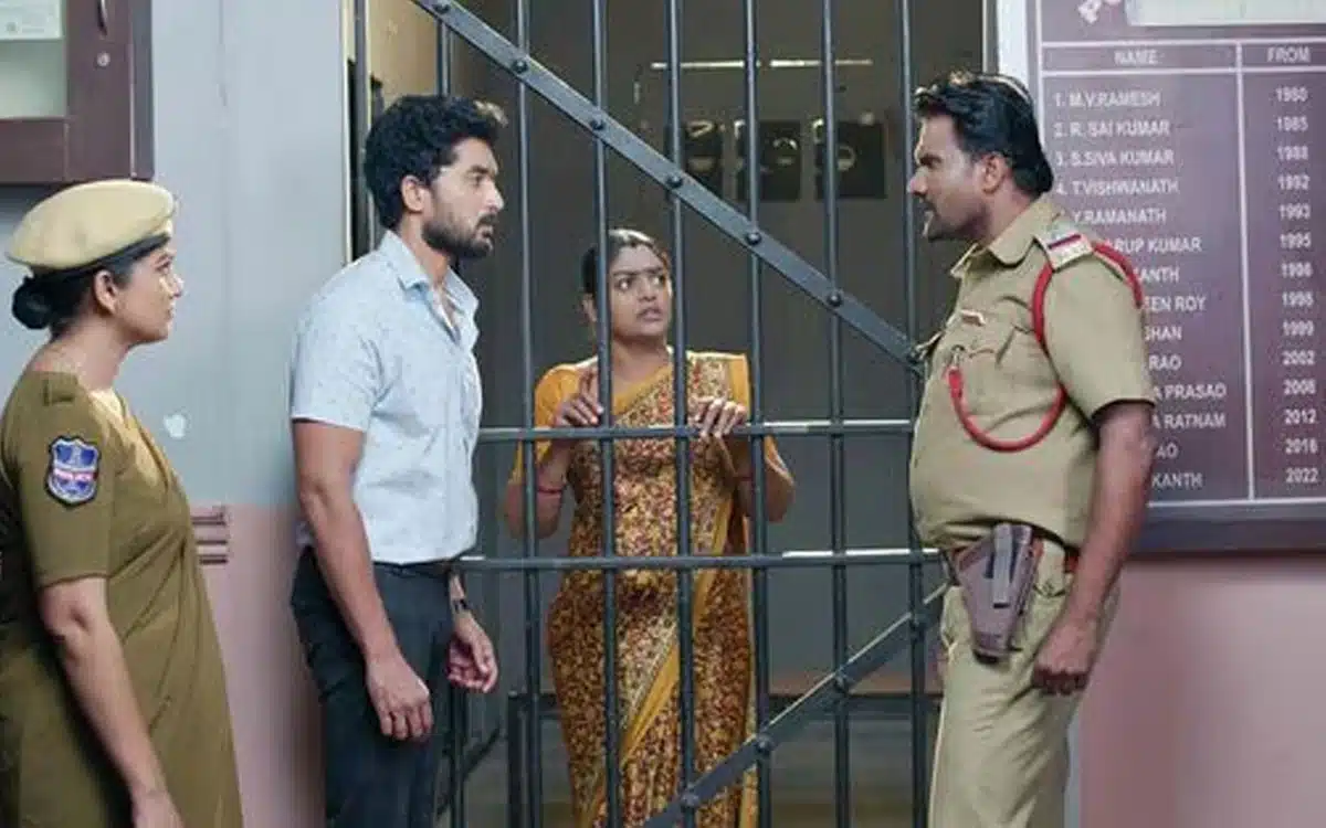 Karthika Deepam-2 Serial : ద‌శ‌ర‌థ్‌పై దీప కాల్పులు.. అరెస్ట్ చేసిన పోలీసులు