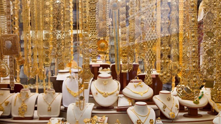 Today Gold Price : నిన్నటి వరకు ఊరించిన బంగారం ధర.. ఈరోజు హడలెత్తించింది..!