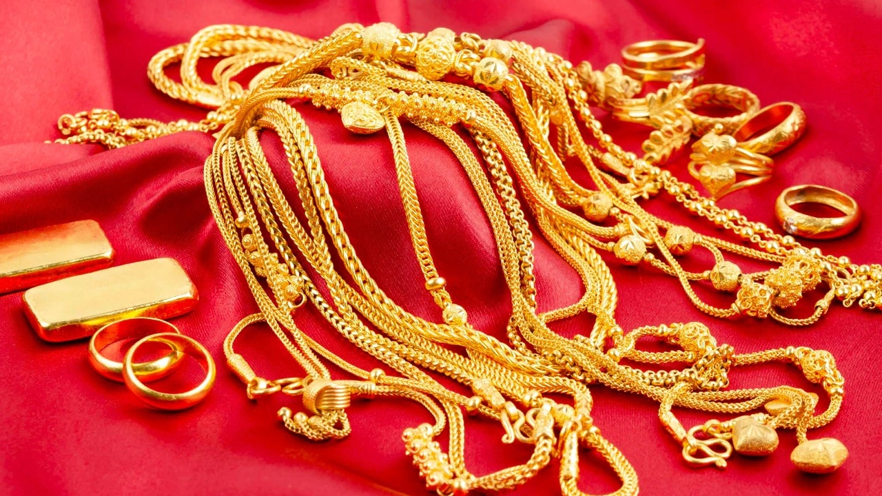 Today Gold Rate : మళ్లీ భగ్గుమంటున్న బంగారం ధరలు.. గ్రాము ధర ఎంత పెరిగిందంటే..?