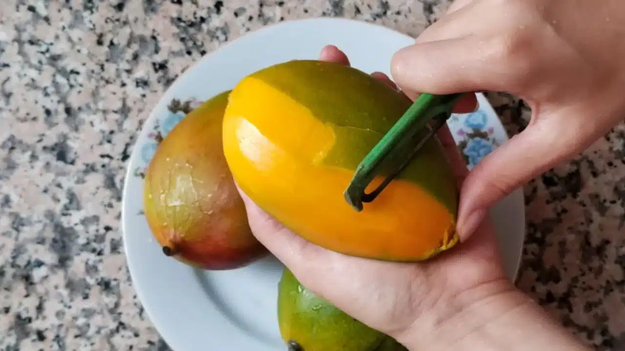 Mango Peels : మామిడి తొక్కల యొక్క అంతగా తెలియని ప్రయోజనాలు..!