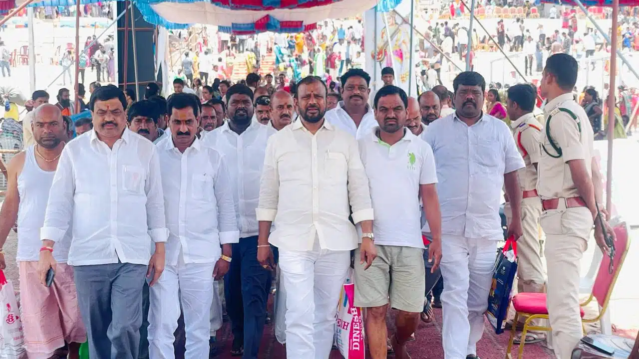 Sarasvati Pushkaram : సరస్వతి పుష్కరాలకు హాజరై టీపీసీసీ ఉపాధ్యక్షులు తోటకూర వజ్రేష్ యాదవ్..!