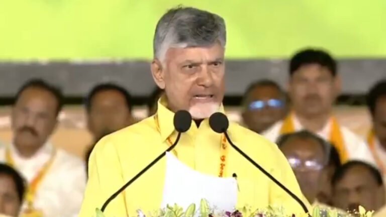 TDP Mahanadu : మహానాడు వేదిక పై పార్టీలో కొందరు కోవర్టులు ఉన్నారంటూ సంచలన వ్యాఖ్యలు చేసిన చంద్రబాబు