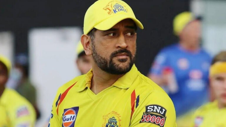 MS Dhoni : ఈ నాన్చడం ఏంటి ధోని.. ఇక చాలు నాయ‌నా ఉన్న గౌర‌వాన్ని పోగొట్టుకోకు… ఫ్యాన్స్ ట్రోల్స్‌..!