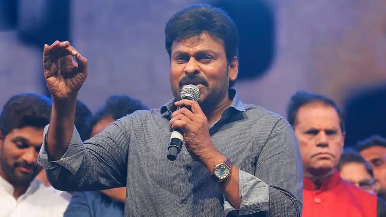 Chiranjeevi : యాడ్ కావాలా, నా ఫొటో కావాలా.. లెఫ్ట్ అండ్ రైట్ క్లాస్ పీకిన చిరు
