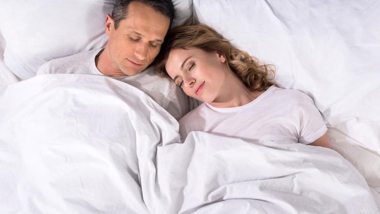 Couples Before Sleeping : రాత్రి పడుకునే ముందు దంపతులు ప్రతిరోజు ఇలా చేయండి…. ఇక మీ దాంపత్య జీవితంకు తిరుగులేదు…?