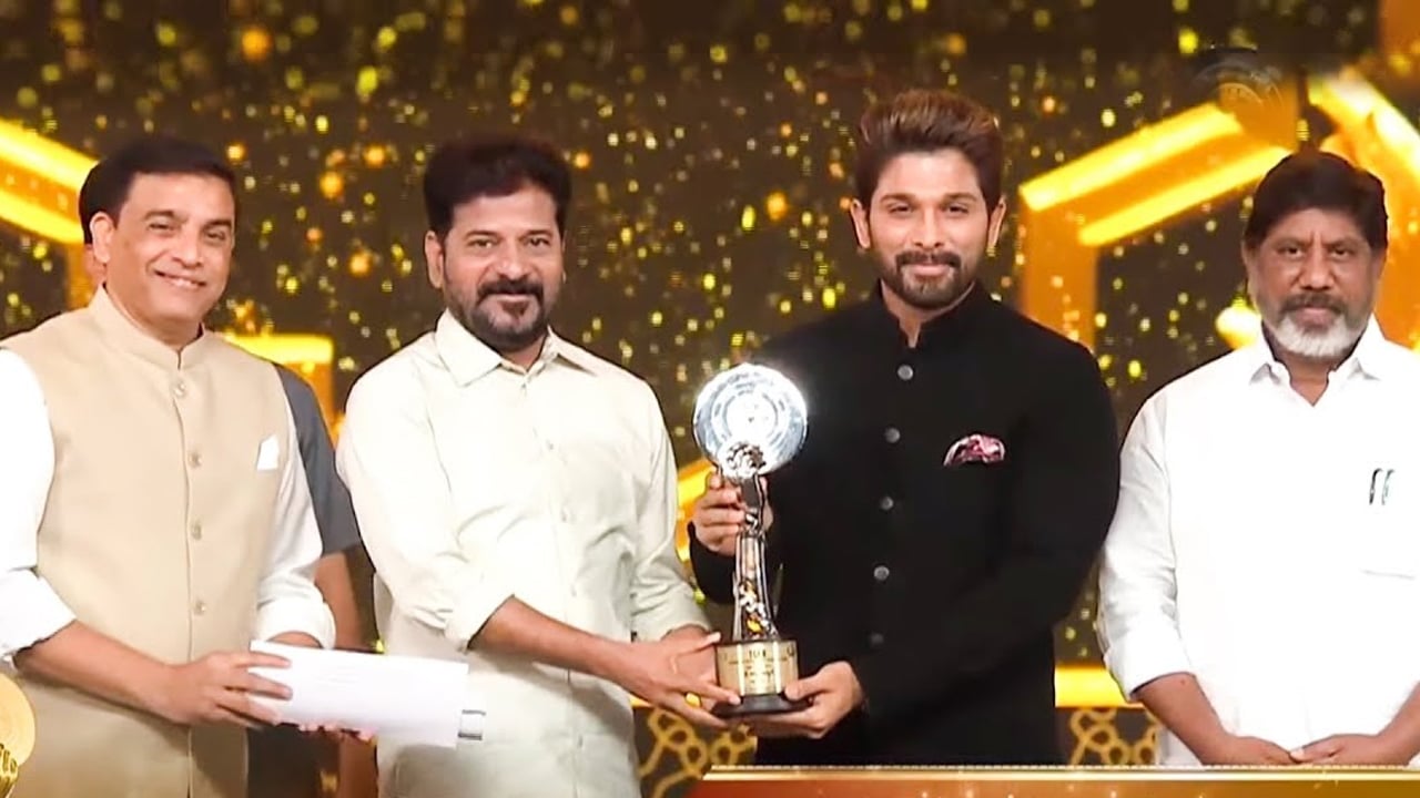 Allu Arjun : ఇది క‌దా అల్లు అర్జున్ అంటే.. టార్గెట్ చేసిన చేతులతోనే అవార్డు ఇప్పించుకున్నాడు