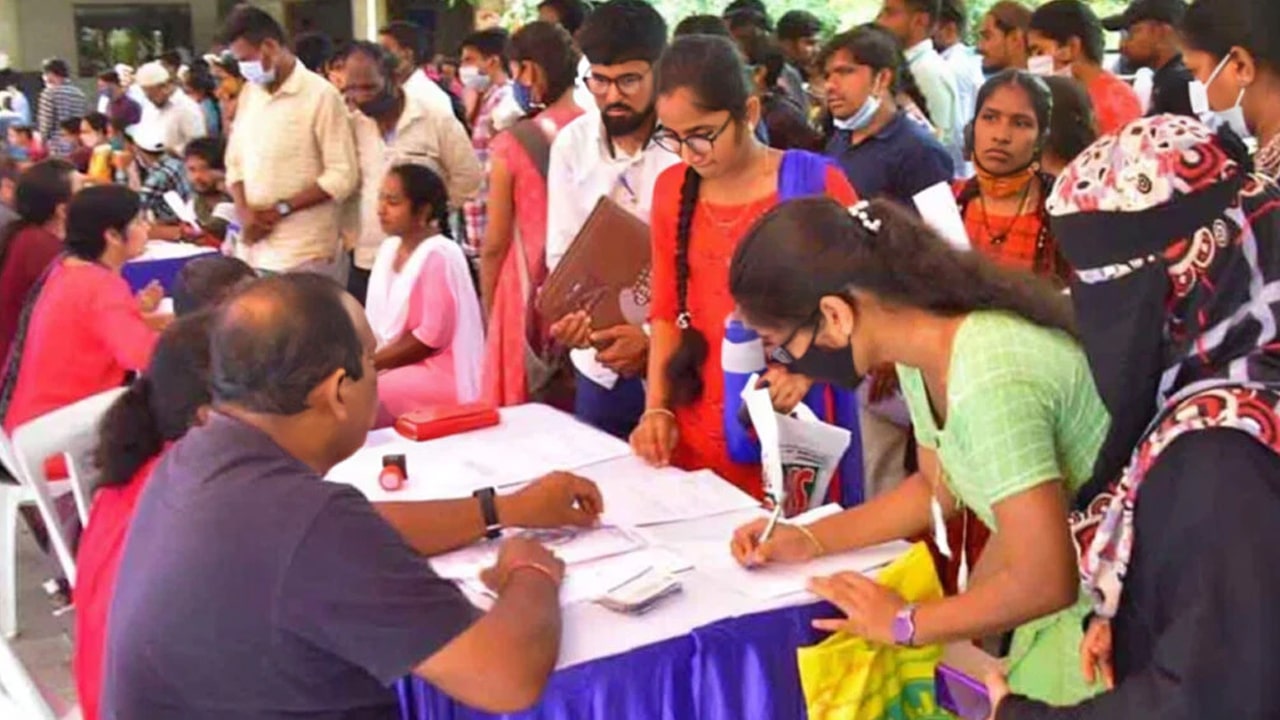 Jobs : 10 వ తరగతి పాస్ అయినా వారికీ మహిళలకు జాబ్స్ ఎక్కడంటే..!!