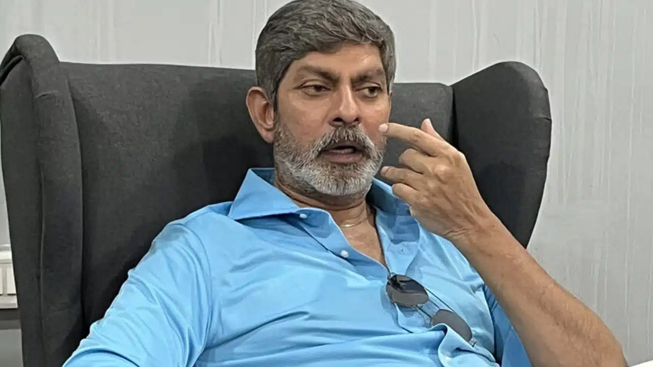Jagapathi Babu : కమ్మ పిచ్చోళ్లు మిమ్మ‌ల్ని న‌రికేస్తారంటూ జ‌గ‌ప‌తి బాబుకి వార్నింగ్ ఇచ్చారా..! వీడియో