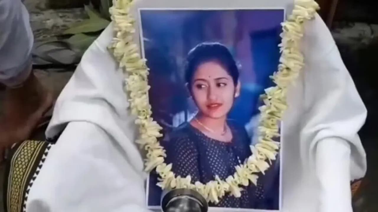 Parents : బ్ర‌తికి ఉండ‌గానే కూతురుకి పిండం పెట్టిన త‌ల్లిదండ్రులు.. ఎందుకో తెలుసా?