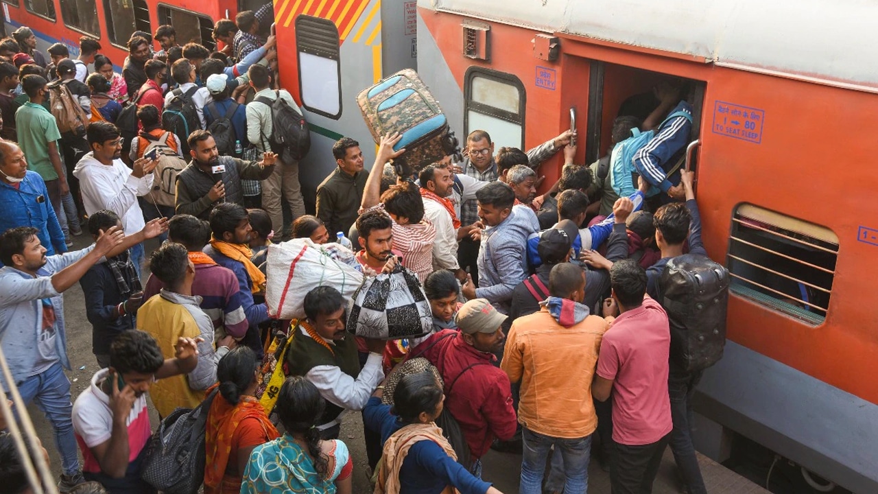 Train  : రైలు ప్రయాణికులకు పిడుగులాంటి వార్త.. మీరు తప్పక తెలుసుకోవాల్సిన న్యూస్..!