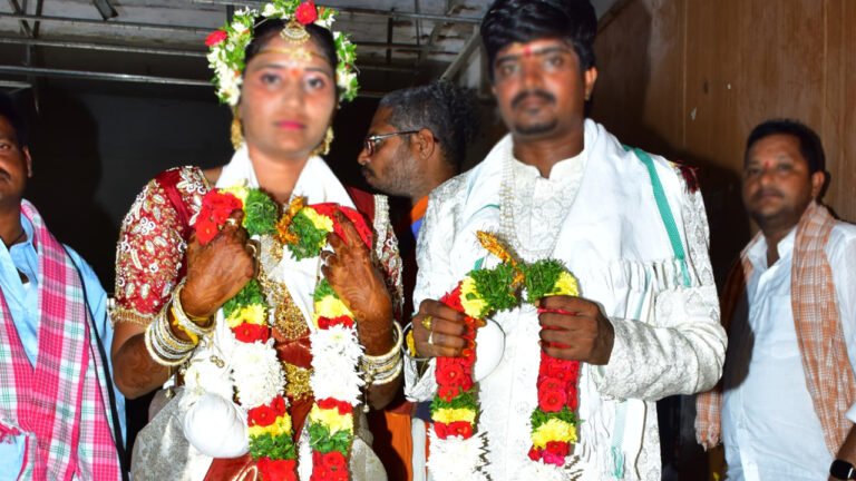 Wife : ఛీ .. ఇలాంటి ఆడవారు కూడా ఉంటారా..? పారాణి ఆరక ముందే భర్త..!