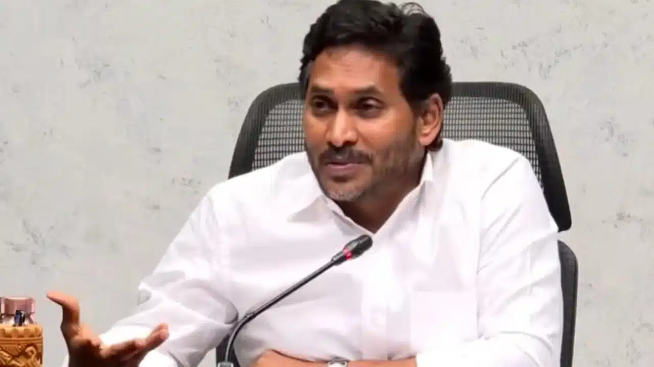 Ys Jagan : ఈ వయసులో రెడ్ బుక్ పాలన ఏంటి..? బెదిరింపులు ఏంటి.. ? - జగన్ ఫైర్