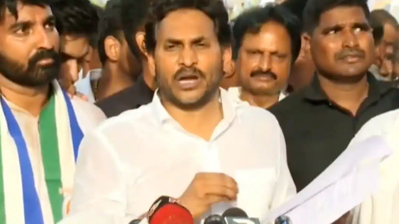 Ys Jagan : చంద్రబాబు నీకు ఊడిగం చేయడానికి కమ్మవాళ్ళు పుట్టారా..? వైఎస్ జగన్..!
