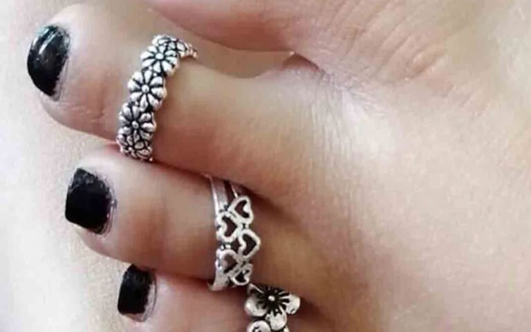 Toe Rings : మహిళలు కాలికి మెట్టెలు ఎందుకు ధరిస్తారో తెలుసా?