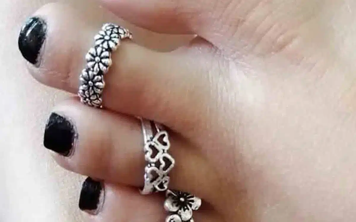 Toe Rings : మహిళలు కాలికి మెట్టెలు ఎందుకు ధరిస్తారో తెలుసా?