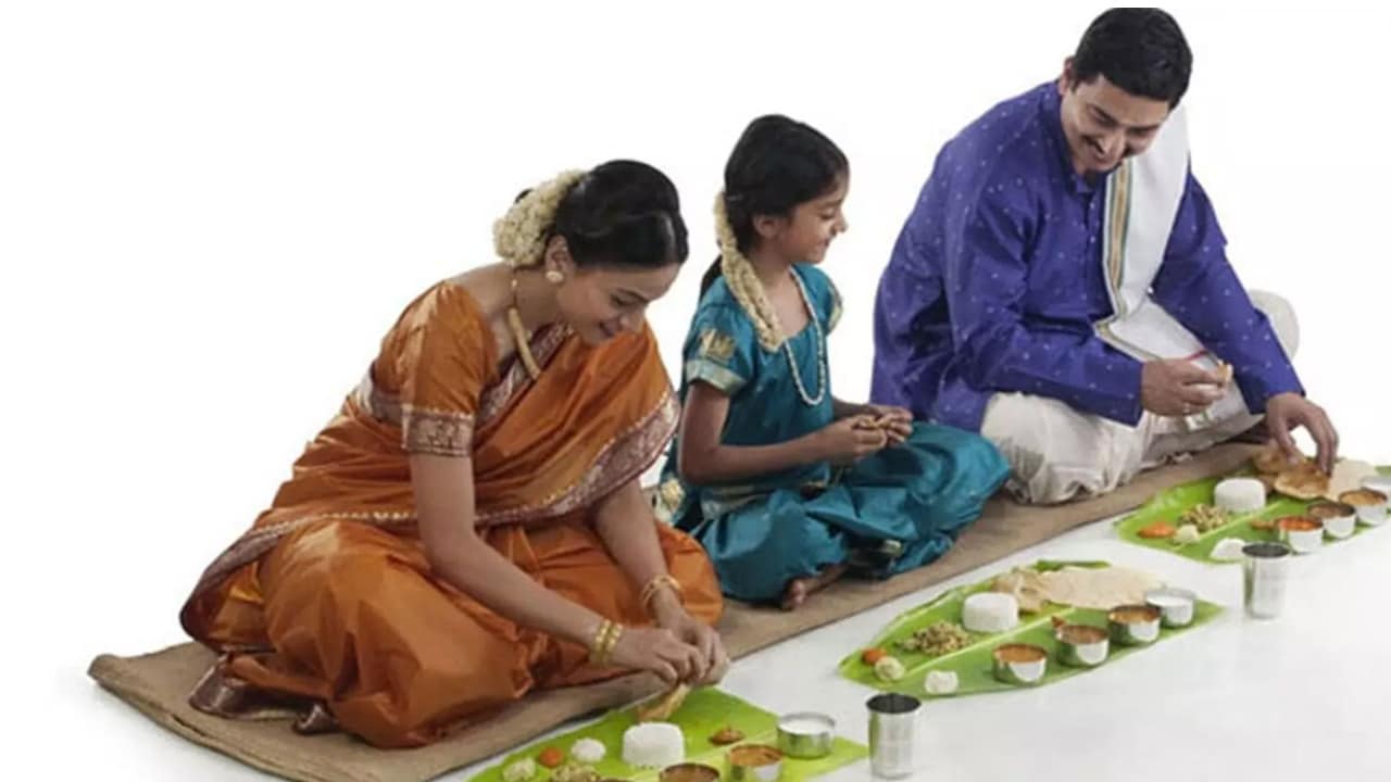Vastu Tips : వాస్తు శాస్త్రం ప్రకారం.. భోజనం ఏ దిశలో కూర్చొని చేస్తే మంచిదో తెలుసా…?