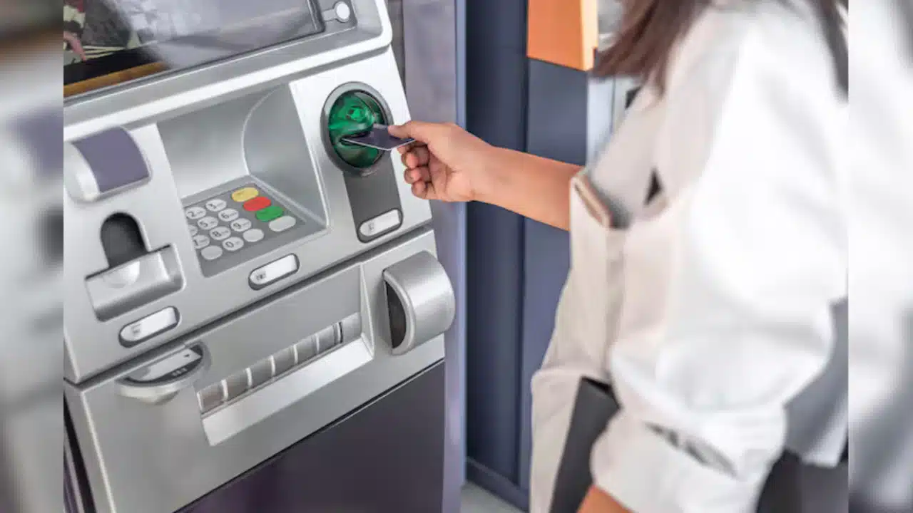 ATM Cash : డోంట్ వ‌ర్రీ.. డెబిట్ కార్డ్ లేకుండానే ఏటీఎం నుండి న‌గ‌దు విత్ డ్రా చేసే సౌక‌ర్యం గురించి మీకు తెలుసా?