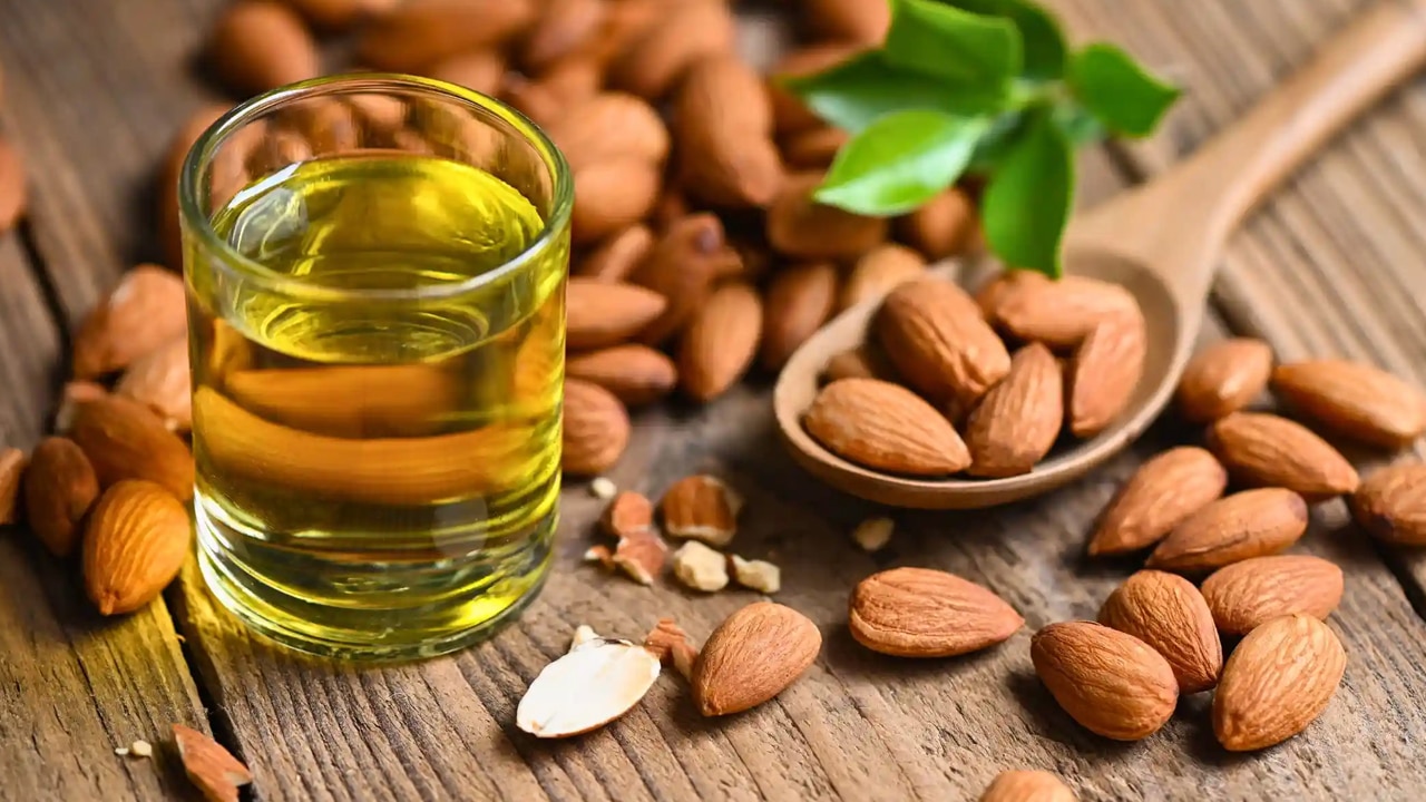 Almond Oil Benefits : ఈ నూనెను మీరు ప్రతిరోజు ముఖానికి రాత్రి రాసుకున్నట్లయితే… అందంతో పాటు,మంచి ఛాయ మీ సొంతం…?