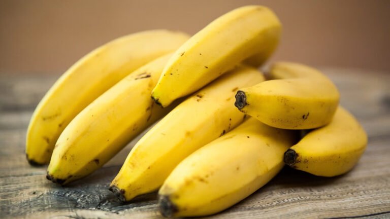Banana : పొరపాటున అరటిపండుతో ఇది కలిపి తిన్నారంటే… యమ డేంజర్ తెలుసా…?
