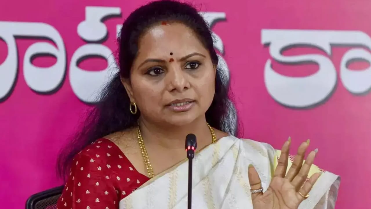 Kavitha : రేవంత్ నిర్ణ‌యానికి  జై కొట్టిన కవిత.. ఆ విషయంలో బీఆర్‌ఎస్‌పై తీవ్ర అసంతృప్తి..!