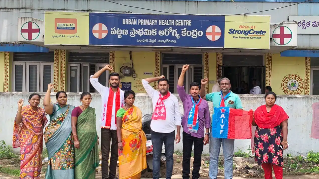 Mallapur : నర్సుతో డెలివరీ చేయించిన డాక్టర్... శిశువు మృతి.. డాక్టర్, స్టాఫ్ నర్సులను సస్పెండ్ కు డిమాండ్..!