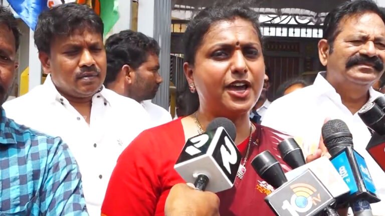 RK Roja : అధికారం ఉందని ఎగిరెగిరిపడే వాళ్లను ఎగరేసి తంతాం అంటూ రోజా సంచలన వ్యాఖ్యలు.. వీడియో !