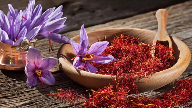 Saffron Remedies : మీ జాతకంలో గ్రహదోషాలు ఉంటే… కుంకుమ పువ్వుతో ఇలా చేయండి…?