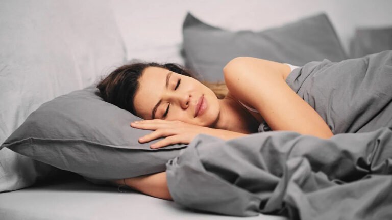Sleep Tips : మీకు నిద్ర పట్టడం లేదా… అయితే, దిండు కింద ఇవి పెట్టుకోండి… క్షణాల్లో నిద్ర పడుతుంది..?