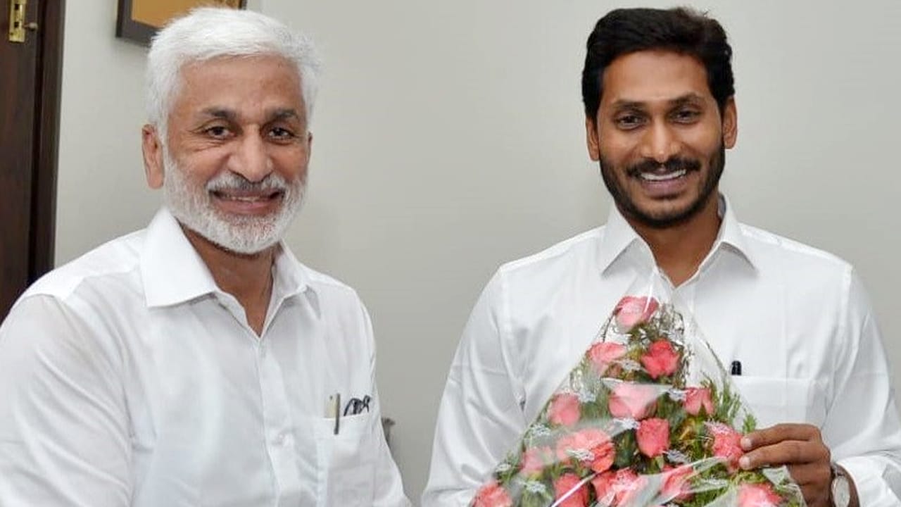 Vijayasai Reddy : మళ్లీ వైసీపీ లోకి రీ ఎంట్రీ ఇస్తున్న విజయసాయి రెడ్డి..?
