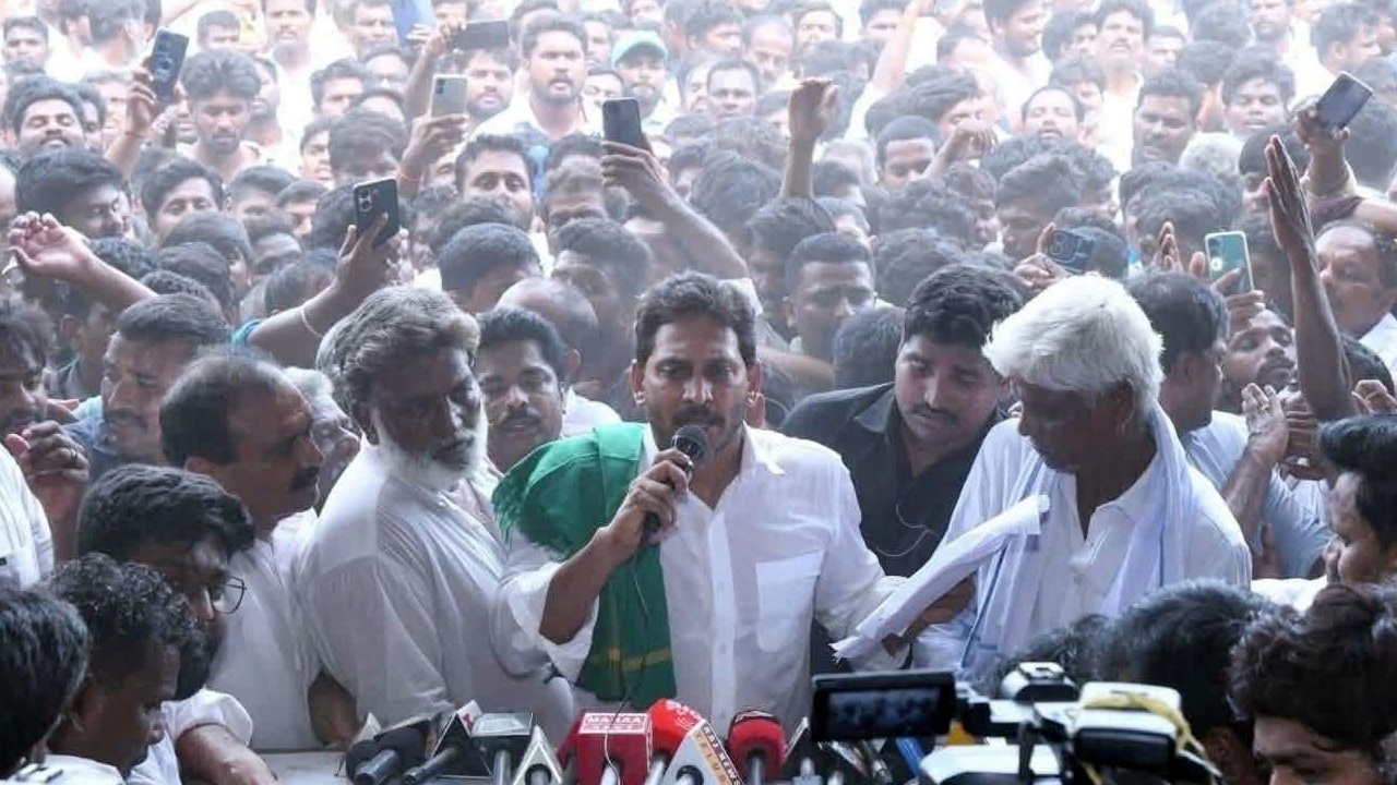 Ys Jagan : జగన్‌ వస్తున్నాడంటే కూటమి సర్కార్ భయపడుతుంది..!