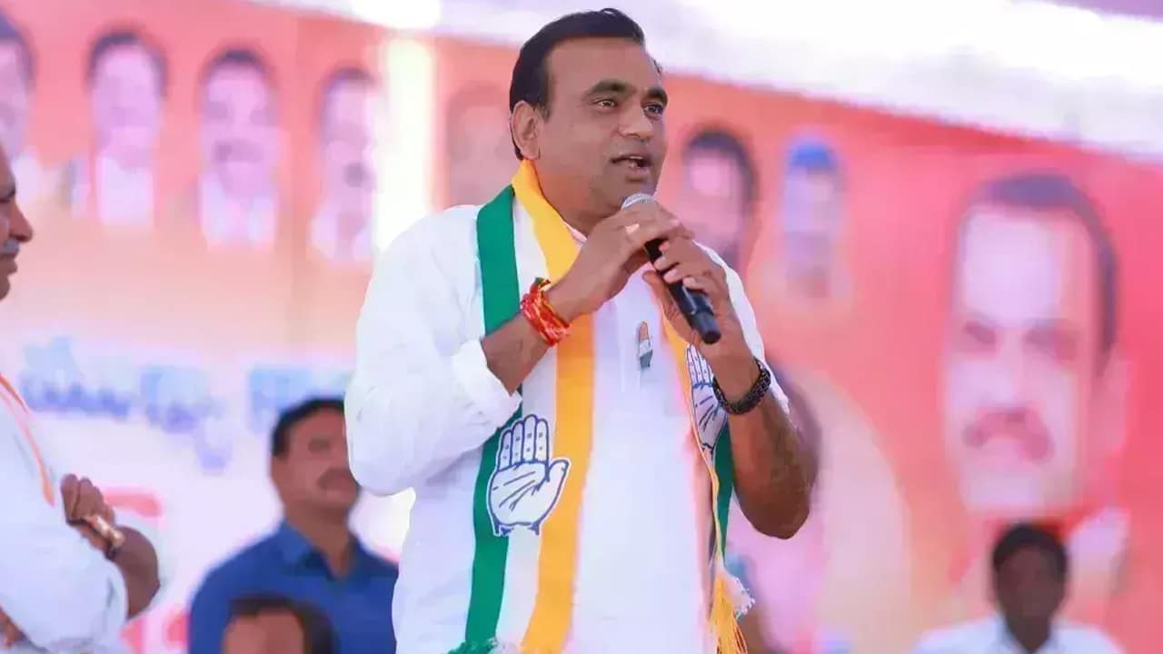 Chamala Kiran Kumar Reddy : బీఆర్‌ఎస్ ఎమ్మెల్యేల ఫిరాయింపుల కేసు విషయంలో ఉప ఎన్నికలు వస్తే కాంగ్రెస్ పార్టీదే విజయం.. ఎంపీ చామల కిరణ్ కుమార్ రెడ్డి