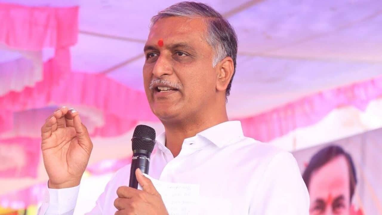 Harish Rao : ఎకరం భూమి అమ్మితే ఆంధ్రాలో పది ఎకరాలు వచ్చేవి.. ఇప్పుడు ఏపీలో ఎకరం అమ్మితే తెలంగాణలో రెండు ఎకరాలు వచ్చే పరిస్థితి – హరీష్ రావు