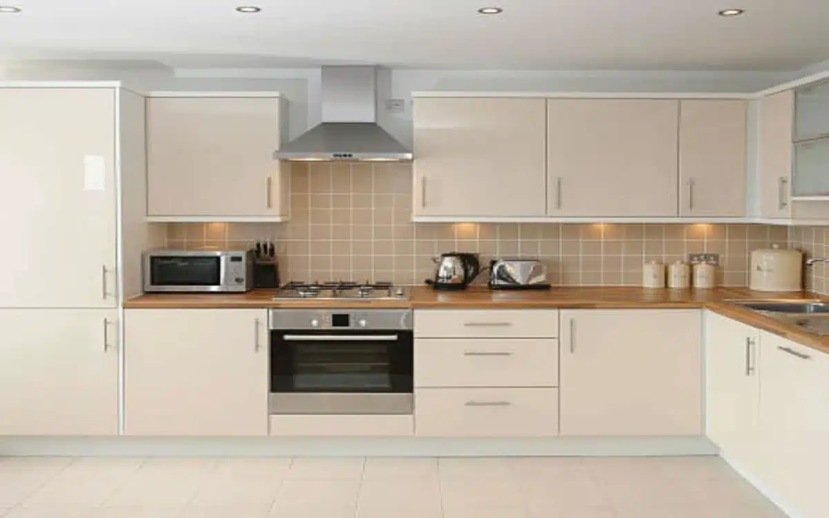 Vastu Tips For Kitchen : వంటిట్లో ఈ తప్పులు చేశారో.. అప్పుల్లో కూరుకుపోతారు