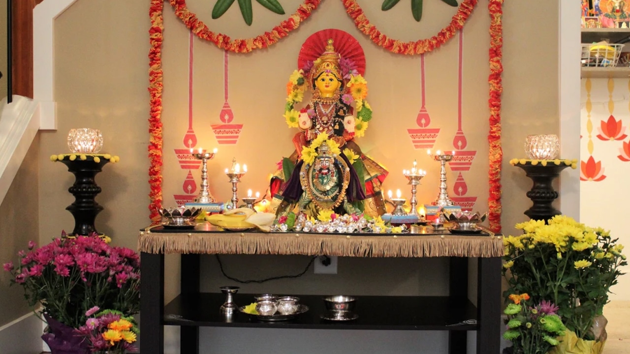 Varalakshmi Vratham 2025 : శ్రావణమాసంలో వరలక్ష్మీ పూజ ఇలా చేయండి… అష్టైశ్వర్యాలతో పాటు లక్ష్మీ దేవి అనుగ్రహం…?
