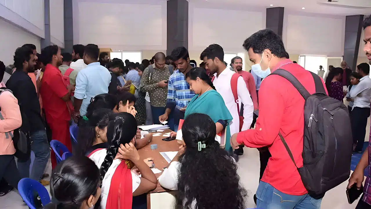 Jobs : గుడ్‌న్యూస్‌.. పది పాసైతే ఉద్యోగ అవకాశం.. వేలలో జీతం