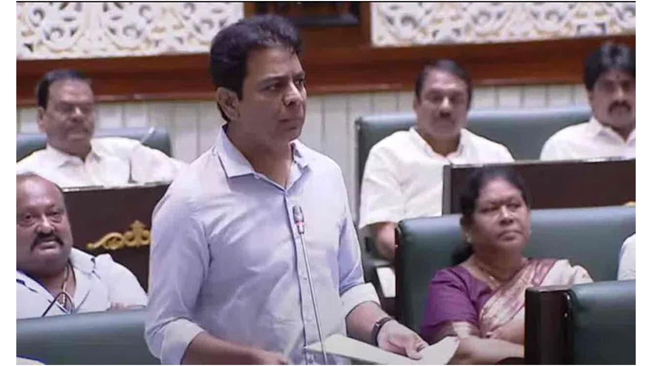 BC Reservation : మంత్రి సీత‌క్క మొత్తం అబద్దమే చెపుతూ..కేసీఆర్ ని బద్నామ్ చేస్తుంది – కేటీఆర్