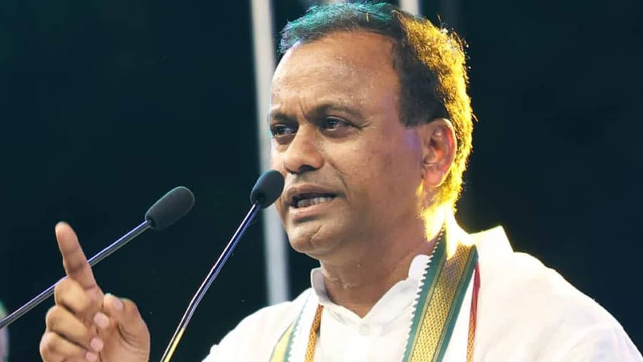 Komati Reddy Rajagopala Reddy : సోషల్ మీడియా జర్నలిస్టులకు మద్దతుగా కోమటిరెడ్డి .. కుటిల ప‌న్నాగాల‌ను స‌మాజం స‌హించ‌దు. రాజగోపాల్ రెడ్డి !