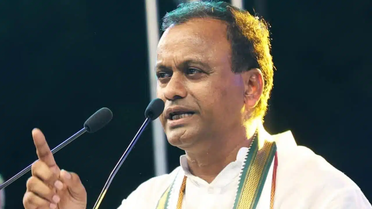 Komati Reddy Rajagopala Reddy : సోషల్ మీడియా జర్నలిస్టులకు మద్దతుగా కోమటిరెడ్డి .. కుటిల ప‌న్నాగాల‌ను స‌మాజం స‌హించ‌దు. రాజగోపాల్ రెడ్డి !