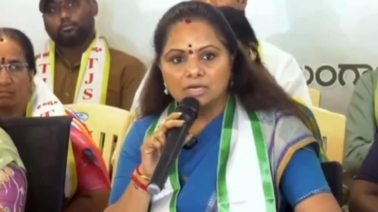 MLC Kavitha : జగదీష్‌ రెడ్డి లిల్లీపుట్… కేసీఆర్ లేకపోతే ఆయనను చూసే వాడు కూడా ఉండడు కవిత సంచలన వ్యాఖ్యలు