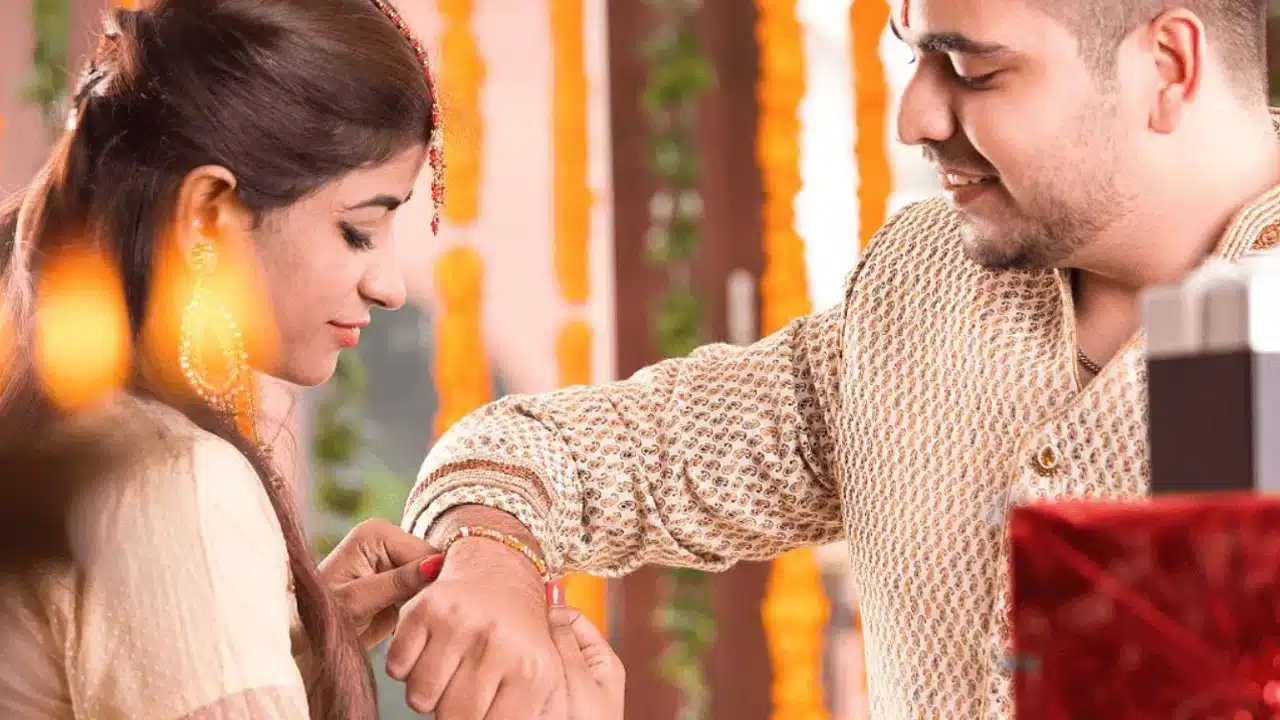 Raksha Bandhan : మీ సోదరి కట్టిన రాఖిని ఎన్ని రోజులకు తీస్తున్నారు... దానిని ఏం చేస్తున్నారు.. ఇది మీకోసమే...?