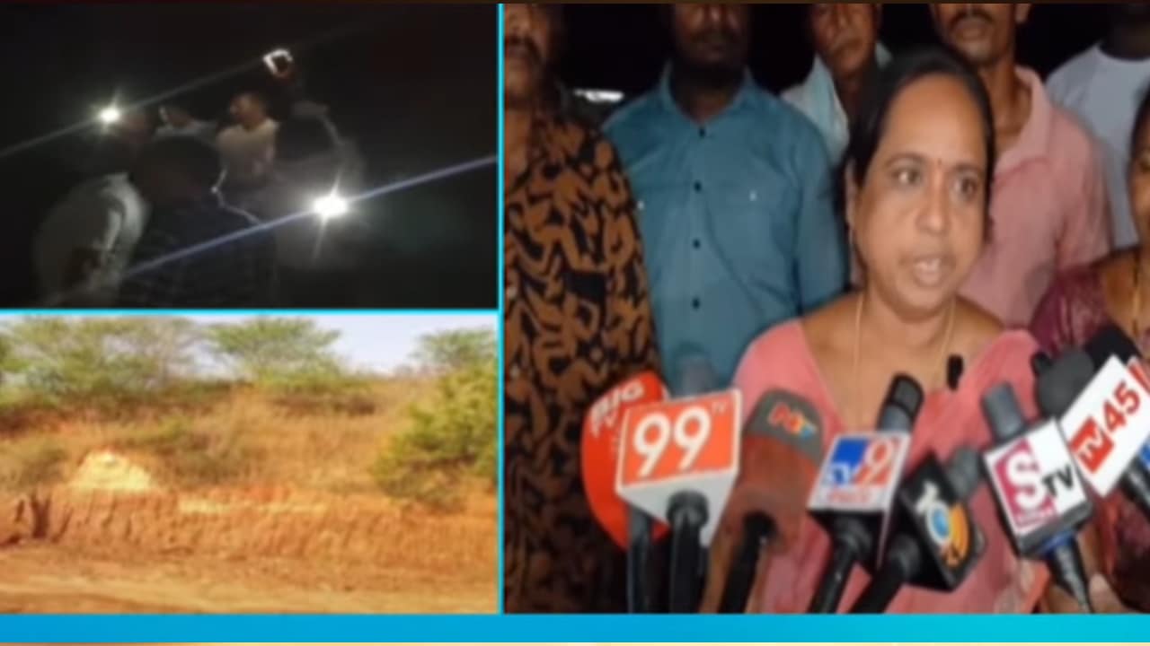 Sand Mafia : కల్వచర్లలో మట్టి మాఫియా.. అర్థరాత్రి లారీలు, జేసీబీల‌ను అడ్డుకున్న స్థానిక ప్ర‌జ‌లు..!
