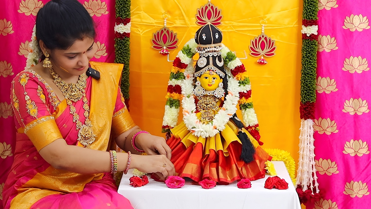 Varalakshmi Vratham : వ‌ర‌ల‌క్ష్మీ వ్ర‌తం.. ఏయే నైవేధ్యాలు చేయాల‌ని ఆలోచిస్తున్నారా..?