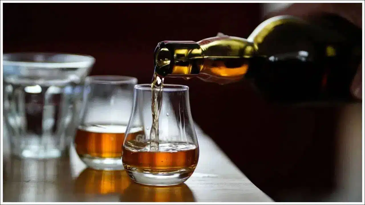Alcohol | విస్కీలో నీళ్లు ఇలా క‌లిపితే.. ఆ కిక్కు వేరేలా ఉంటుంద‌ట‌…!