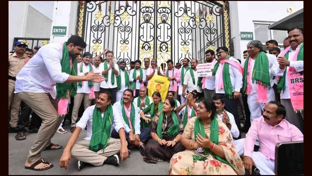Telangana Assembly Session : యూరియా కొర‌త‌పై దద్దరిల్లిన తెలంగాణ అసెంబ్లీ